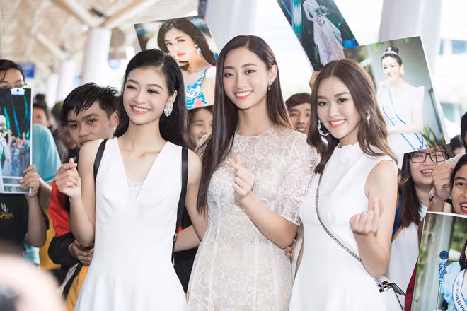 Top 3 Hoa hậu Thế giới Việt Nam 2019 được đánh giá ngang tài, ngang sức. Họ đều là những cô gái 10X năng động, học giỏi, tiếng Anh trôi chảy. Lương Thùy Linh từng là thành viên của đội tuyển học sinh giỏi tiếng Anh cấp quốc gia và sở hữu IELTS 7.5.