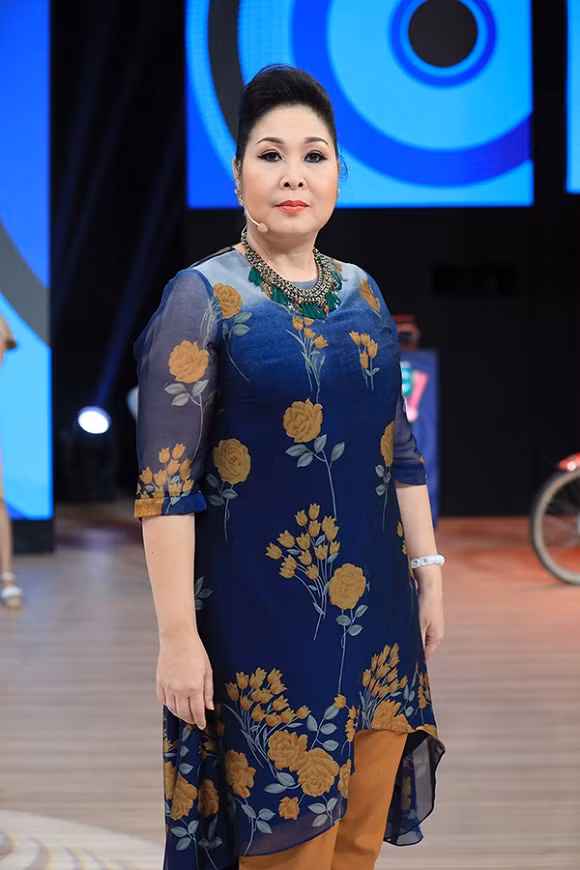 NSND Hong Van tiet lo tung bi khan gia tay chay khi ra Bac-Hinh-2