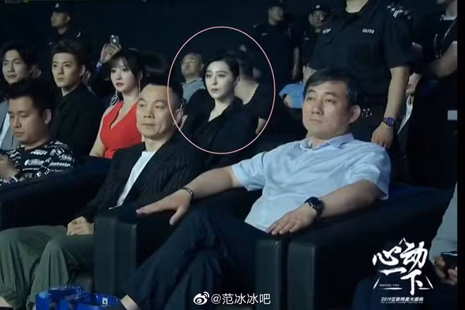 Sau scandal, Pham Bang Bang phai ngoi ghe sau, bi xoa khoi poster-Hinh-2