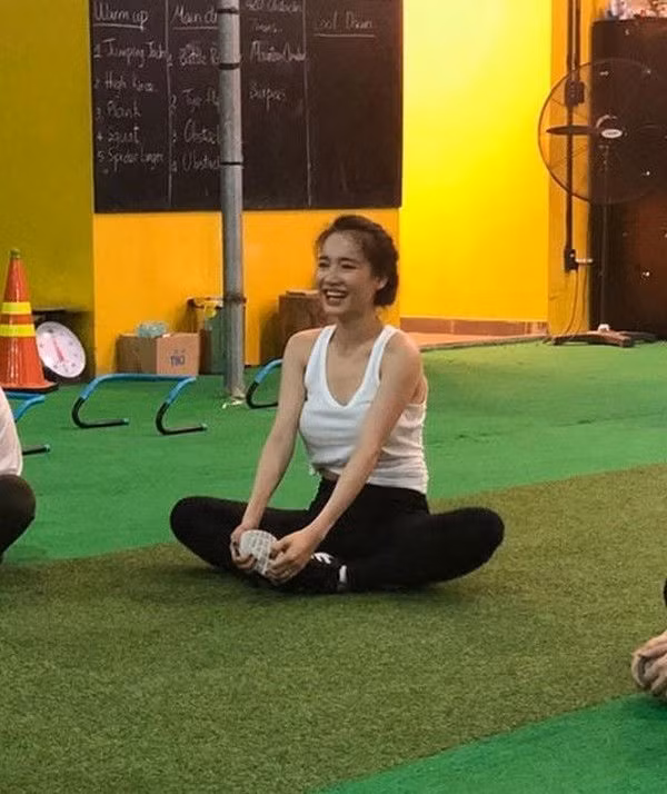 Sau tin don sinh con, Nha Phuong khoe eo con kien gai son phat them-Hinh-2
