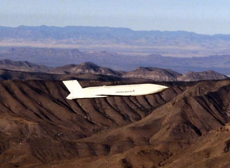 Tên lửa AGM-158A JASSM có thể được sử dụng bởi một loạt các máy bay của Quân đội Mỹ, cả không quân chiến thuật, chiến lược và máy bay trên tàu sân bay. Trận chiến đấu đầu tiên có sử dụng tên lửa AGM-158A diễn ra vào ngày 14 tháng 4 năm 2018; hai máy bay ném bom chiến lược B-1B đã phóng 19 tên lửa AGM-158A vào các mục tiêu trên lãnh thổ Syria.