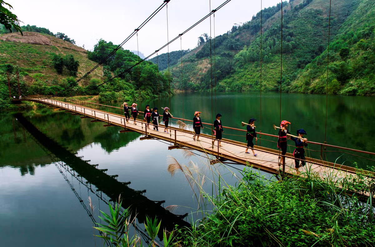 Với cảnh sắc hoang sơ, đẹp nao lòng, nơi đây được nhiều người ví von như “Tuyệt tình cốc” phiên bản Phú Thọ. Ảnh: Chí Thành.