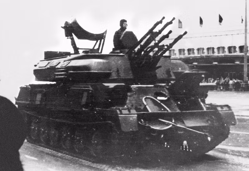 ZSU-23-4 Shilka được nhà máy Mytishchi Engineering Works (MMZ) thiết kế và sản xuất từ năm 1964 đến 1982 với khoảng 6.500 chiếc được chế tạo. Chúng phục vụ trong Quân đội Liên Xô từ năm 1964, sau đó được xuất khẩu tới hàng chục quốc gia trên thế giới, trong đó có Việt Nam. Nguồn ảnh: Militaryfactory