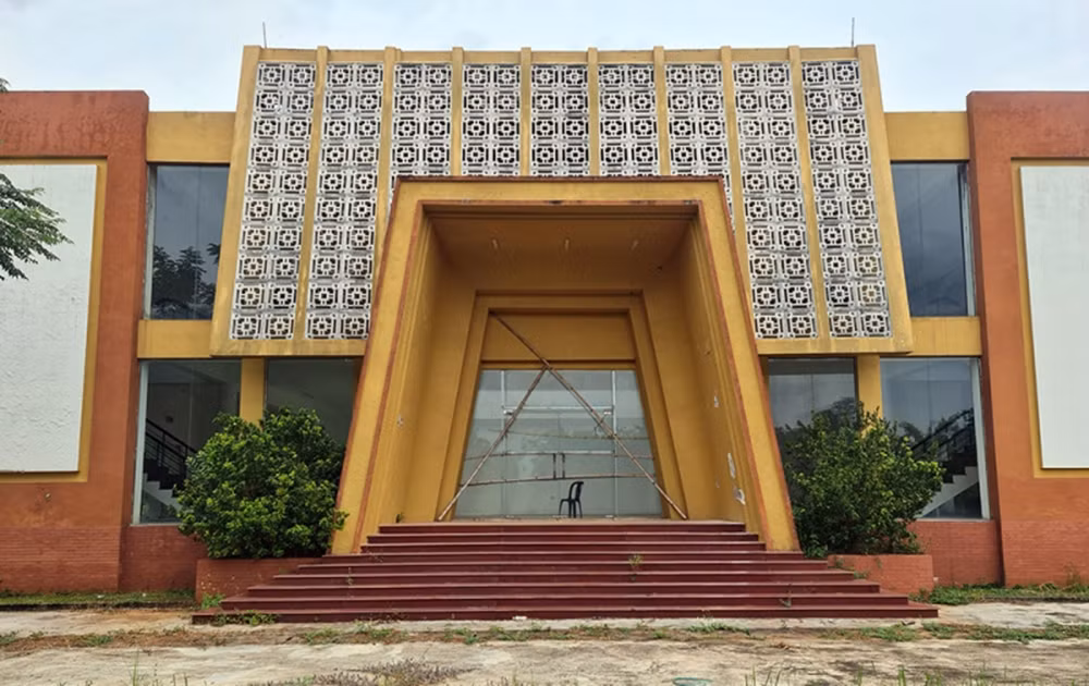Công trình nhà bảo tàng địa đạo Vịnh Mốc xây dựng bề thế. (Ảnh: CAND).