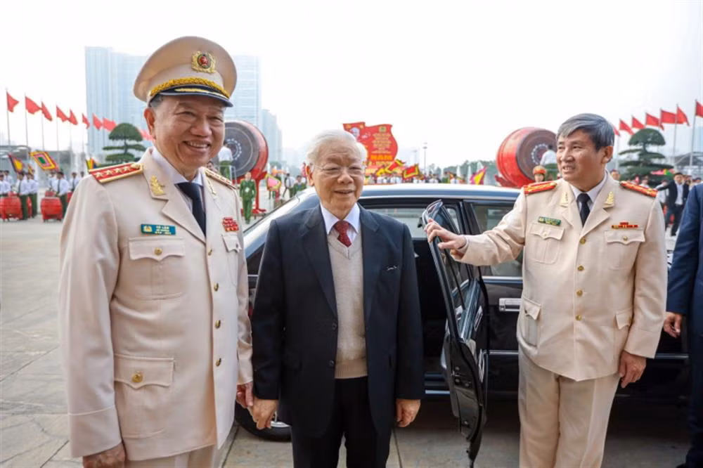 Tổng Bí thư dự Lễ kỷ niệm 75 năm ngày xây dựng lực lượng CAND Tong Bi thu du Le ky niem 75 nam ngay xay dung luc luong CAND