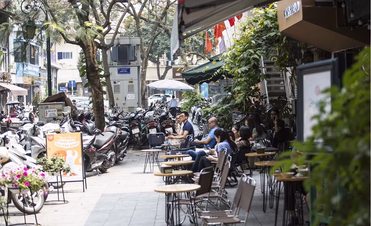 Lấn chiếm vỉa hè để vật liệu xây dựng, kinh doanh bị phạt thế nào? Lan chiem via he de vat lieu xay dung, kinh doanh bi phat the nao?