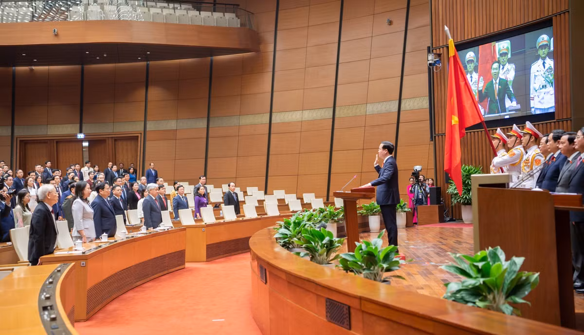 Trong hành trình phụng sự Tổ quốc, phục vụ Nhân dân trong thời gian tới, Chủ tịch nước Võ Văn Thưởng cho biết, sẽ không ngừng tu dưỡng, nỗ lực để hoàn thành tốt nhiệm vụ Chủ tịch nước theo quy định của Hiến pháp, cùng toàn Đảng, toàn dân, toàn quân ra sức phấn đấu vì Việt Nam dân giàu, nước mạnh, dân chủ, công bằng, văn minh, vững bước đi lên chủ nghĩa xã hội; không ngừng chăm lo xây dựng và phát huy sức mạnh đại đoàn kết toàn dân tộc, chân thành lắng nghe các ý kiến vì dân vì nước của mọi người Việt Nam yêu nước;