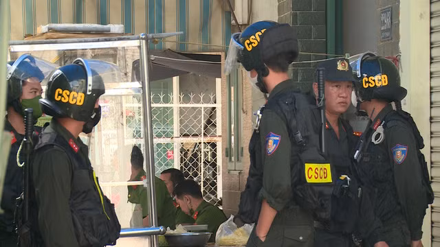 Hai băng nhóm tội phạm trên đã bị Cục Cảnh sát hình sự (Bộ Công an) phối hợp Công an tỉnh Tiền Giang, Công an TP Hà Nội, Công an TPHCM và các đơn vị nghiệp vụ Bộ Công an đã triệt phá. Cục Cảnh sát hình sự đề nghị, các cơ quan chức năng cần vào cuộc quyết liệt trong đó có sự hỗ trợ từ các ngân hàng, công ty tài chính dừng ngay việc cung cấp danh sách tên khách hàng đang có khoản nợ. Việc này gây ảnh hưởng đến uy tín khách hàng, dẫn đến hậu quả khôn lường. Đề nghị người dân cần tố cáo hành vi đòi nợ đến cơ quan Công an nơi gần nhất. 
