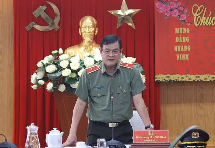 Tại Hội nghị tổng kết công tác năm 2022, triển khai phương hướng, nhiệm vụ công tác năm 2023 của Công an TPHCM ngày 28/12/2022, Thiếu tướng Lê Hồng Nam đã vinh dự nhận Huân chương Chiến công hạng Nhất. 