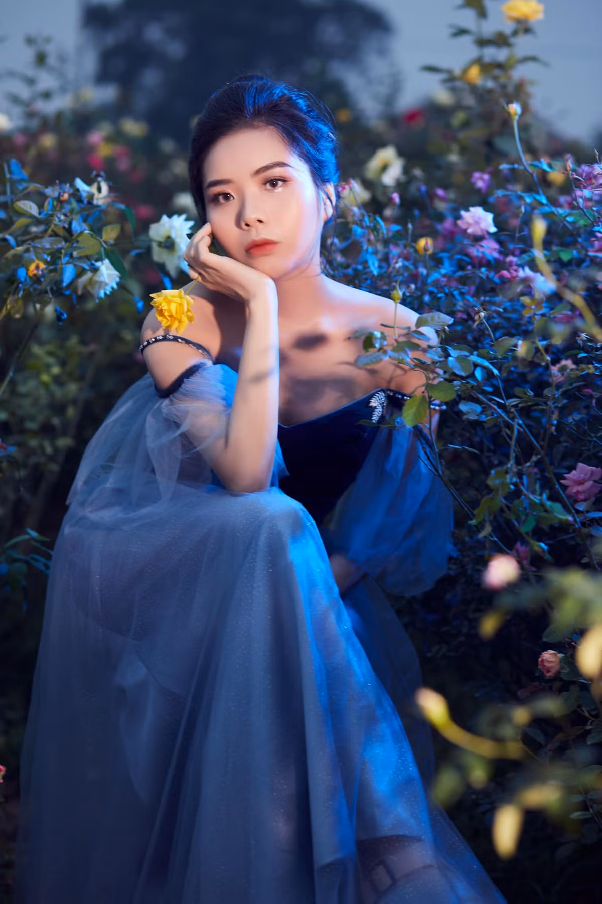 Đáng chú ý, Khánh Huyền từng đạt điểm thi khối C khá cao tổng 27 điểm, trong đó Văn 9, Sử 9,5 và Địa 8,5. Hiện tại, cô nàng đang theo học tại Khoa Ngữ Văn lớp chất lượng cao của trường Đại học Sư phạm Hà Nội.