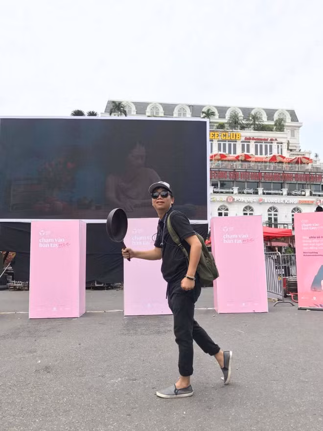 Khi các bạn trẻ cũng tham gia vào event cầm chảo chạy bo.