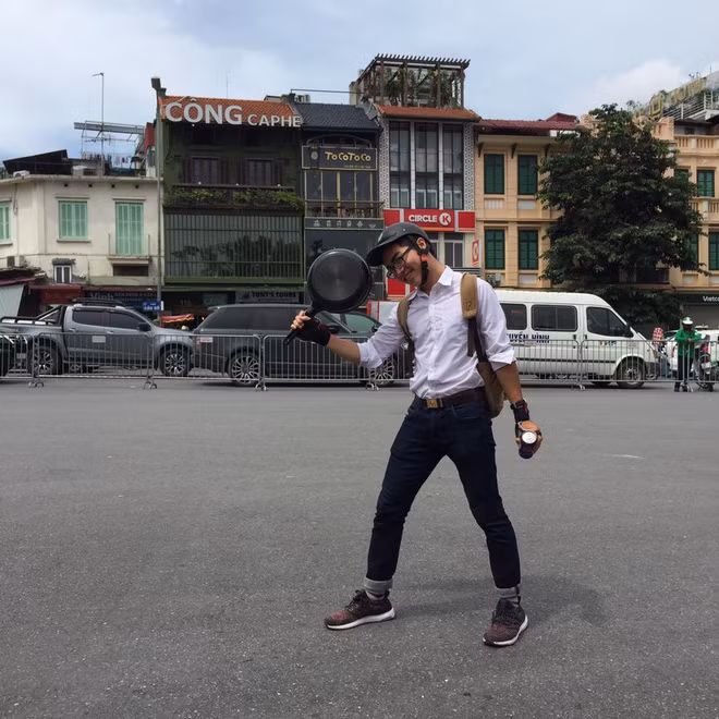 Dù không còn sôi nổi như trước nhưng với chiếc chảo cầm trên tay không ít bạn trẻ đã nhanh chóng liên tưởng ngay đến trào lưu này.