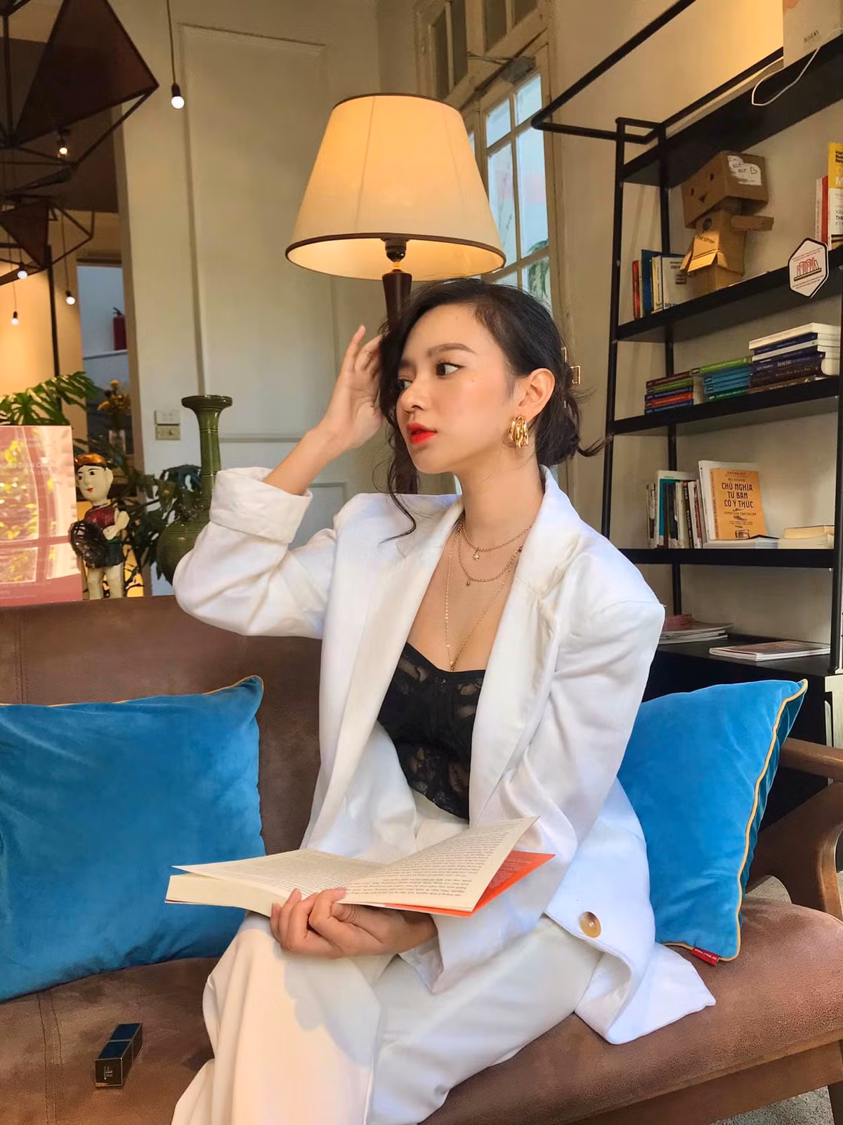 Vì xây dựng hình ảnh theo hướng hở bạo nên cô gái Hải Phòng nhận phải khá nhiều ý kiến trái chiều, trong đó có cả ý những nhận xét khiếm nhã.