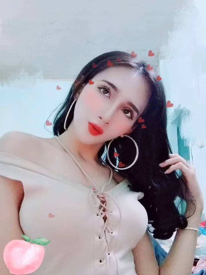 Được biết, chiều cao của Minh Anh là 1m72, nặng 50kg, số đo 3 vòng là 90 - 60 - 89.