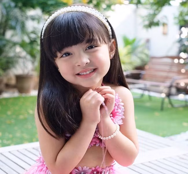 Ngay từ nhỏ, cô bé đã có lượng fan khủng trên mạng xã hội.