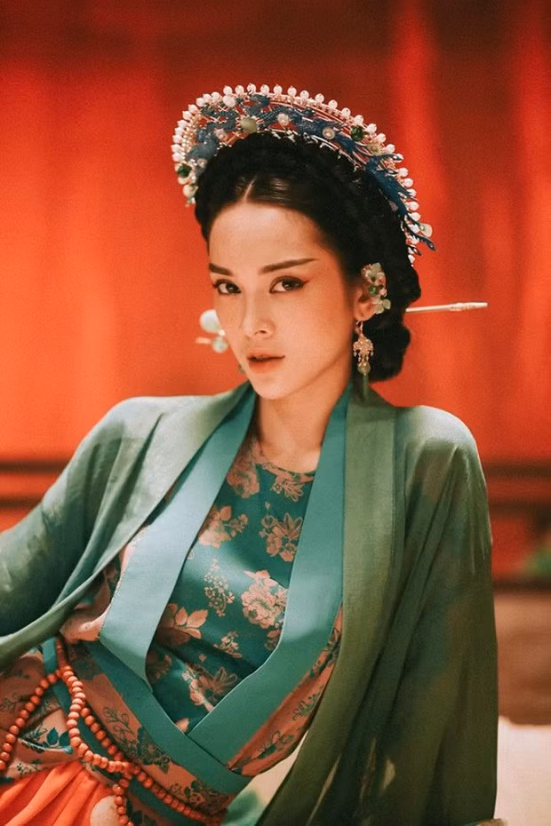 Trước đó, trong một bài phỏng vấn nàng single mom đắt giá của showbiz từng khẳng định rằng mình chỉ làm răng sứ còn lại nhan sắc là 100% tự nhiên.
