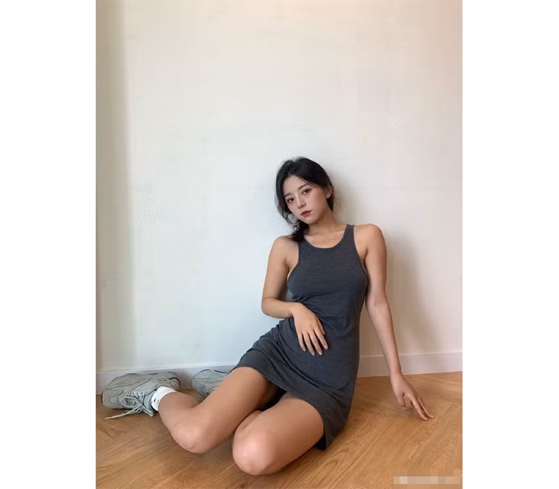Bên cạnh gym, người đẹp này còn tập yoga giúp cơ thể dẻo dai đồng thời hạn chế căng thẳng, thư giãn đầu óc cũng như duy trì chế độ ăn uống điều độ mỗi ngày.