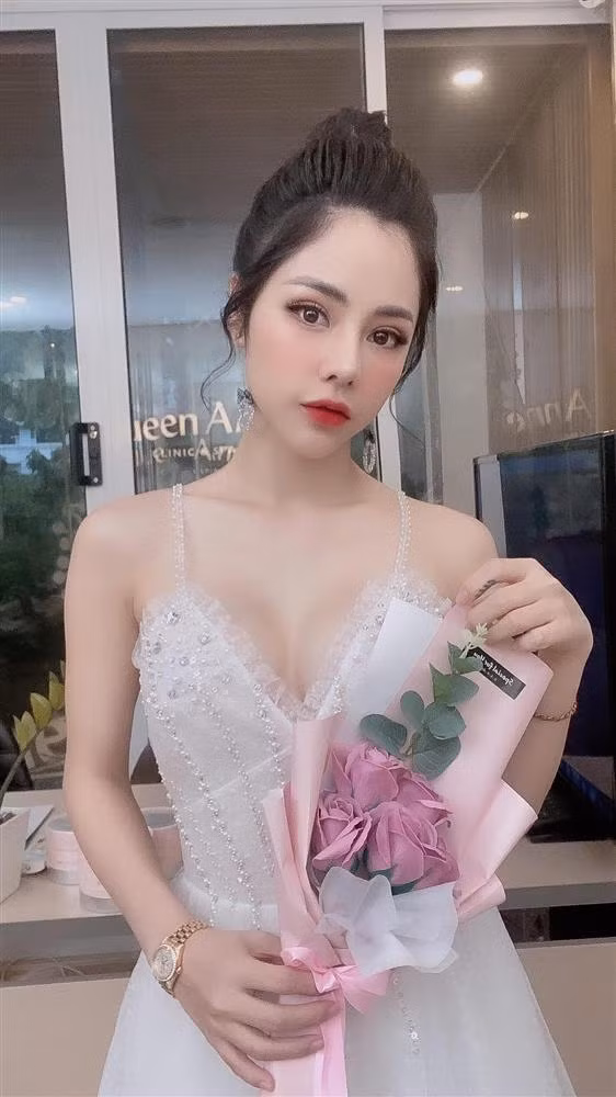 Dù chiều cao khiêm tốn nhưng Bạch Lan Phương lại có vóc dáng quyến rũ.