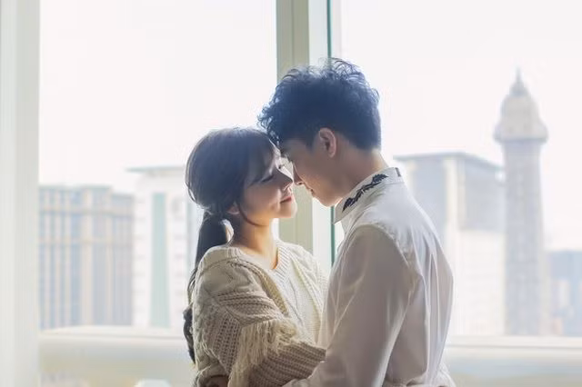 Năm 2017, tên tuổi Ngô Đại Vỹ bỗng hot trở lại vì có tin anh chàng điển trai này hẹn hò công khai với Mục Nhã Lan, là một hot girl sinh năm 1994. Điều này đã khiến cho phần lớn fan nữ quay lưng, họ không chấp nhận soái ca của mình có bạn gái.