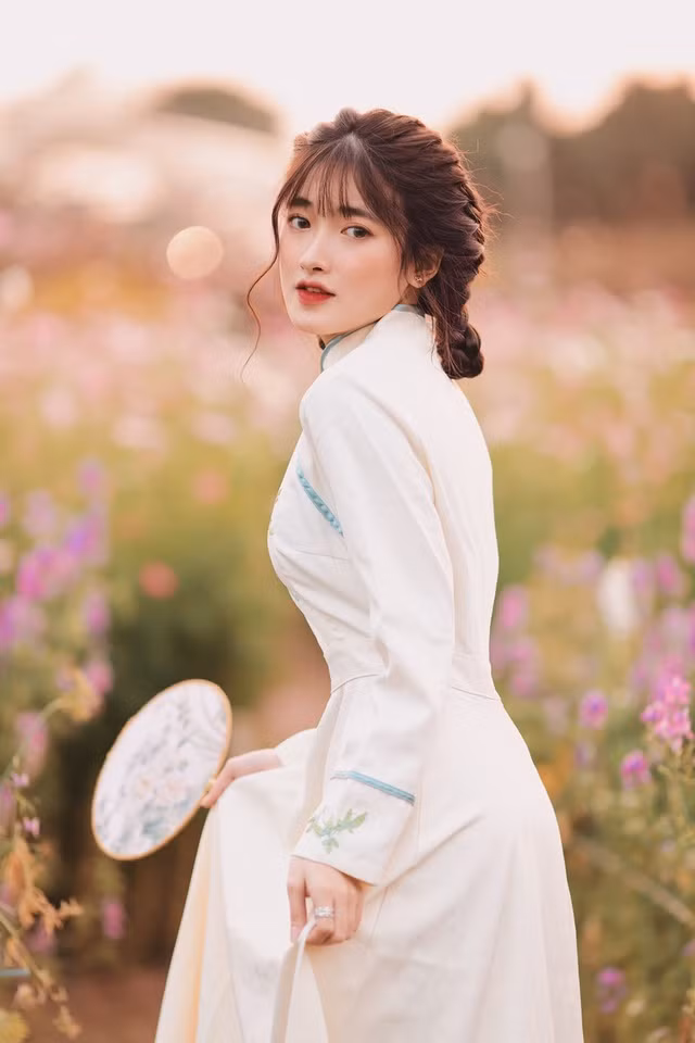 Hiện nay, hot girl chưa có bạn trai. Cô chia sẻ mẫu người yêu lý tưởng của mình là những anh chàng cao ráo, có gu và quan trọng nhất là chân thành.