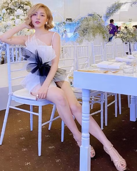 Trâm Anh cũng là cô gái rất may mắn khi có người mẹ vô cùng tâm lý, chiều chuộng và thương yêu.