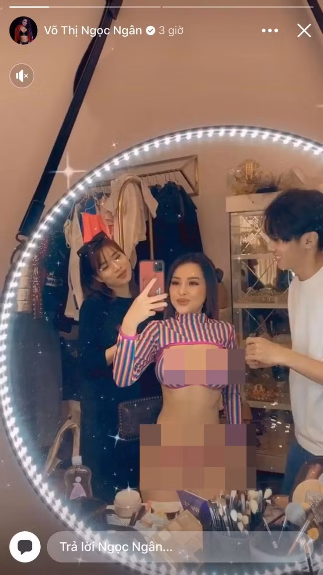 Thêm vào đó, không ít người phát hiện ra hot girl lại xuất hiện với đôi môi tều, trông khá khác lạ. Trong bộ bikini hở hang hết cỡ, bạn gái Lương Bằng Quang tự tin khi tạo dáng trước màn hình điện thoại.
