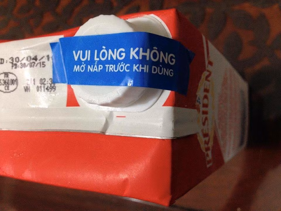 Không mở nắp thì sao mà uống được nhỉ?