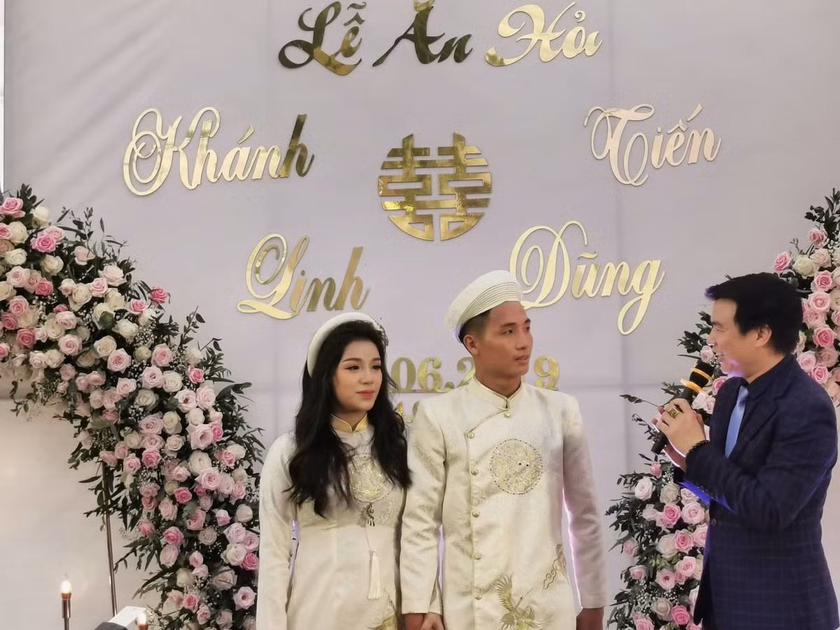 Mối tình nàng tiểu thư và chàng cầu thủ này lại một lần nữa khiến người hâm mộ ghen tị vì quá viên mãn, hạnh phúc. Ảnh: Facebook