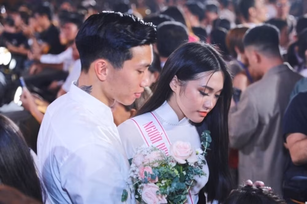 Động thái “rắc thính” liên tiếp của hai người khiến khán giả nghi ngờ phải chăng cặp đôi chuẩn bị “về chung một nhà”.