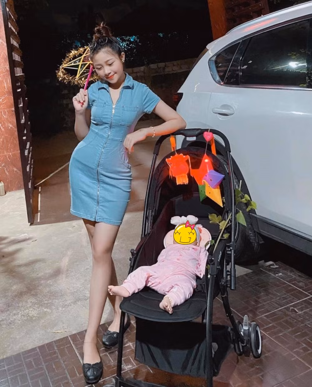 Vóc dáng, làn da của bà xã Văn Đức khiến nhiều người ghen tỵ vì đẹp như thời con gái.