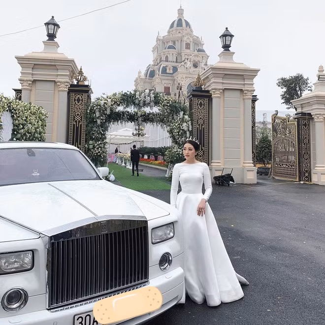 Thu Hương về nhà chồng với của hồi môn là 200 cây vàng, 2 sổ đỏ, có dàn siêu xe rước dâu gồm Rolls-Royce Phantom và Bentley...