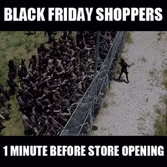 Một phút trước khi mở cửa hàng khuyến mãi ngày Black Friday, khách hàng như những xác sống đã chờ sẵn để kịp lấy cho mình những món đồ đẹp giá hời.