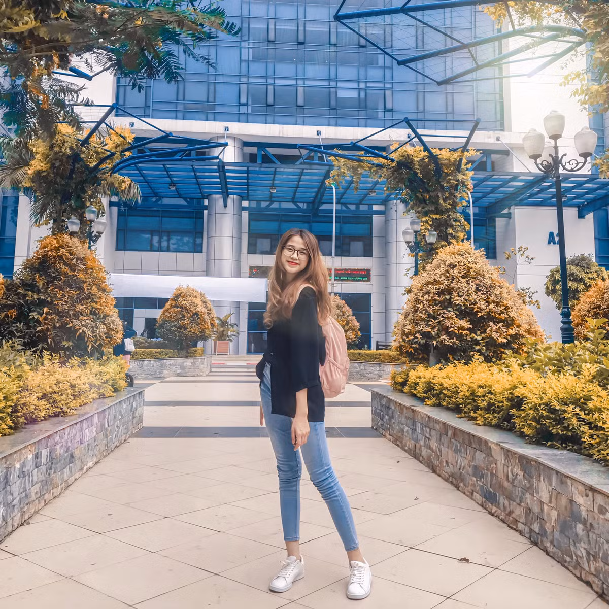 Nhiều khán giả nhận xét, nhan sắc đời thường của Hoa hậu Việt Nam 2020 còn đẹp hơn cả khoảnh khắc cô đăng quang.