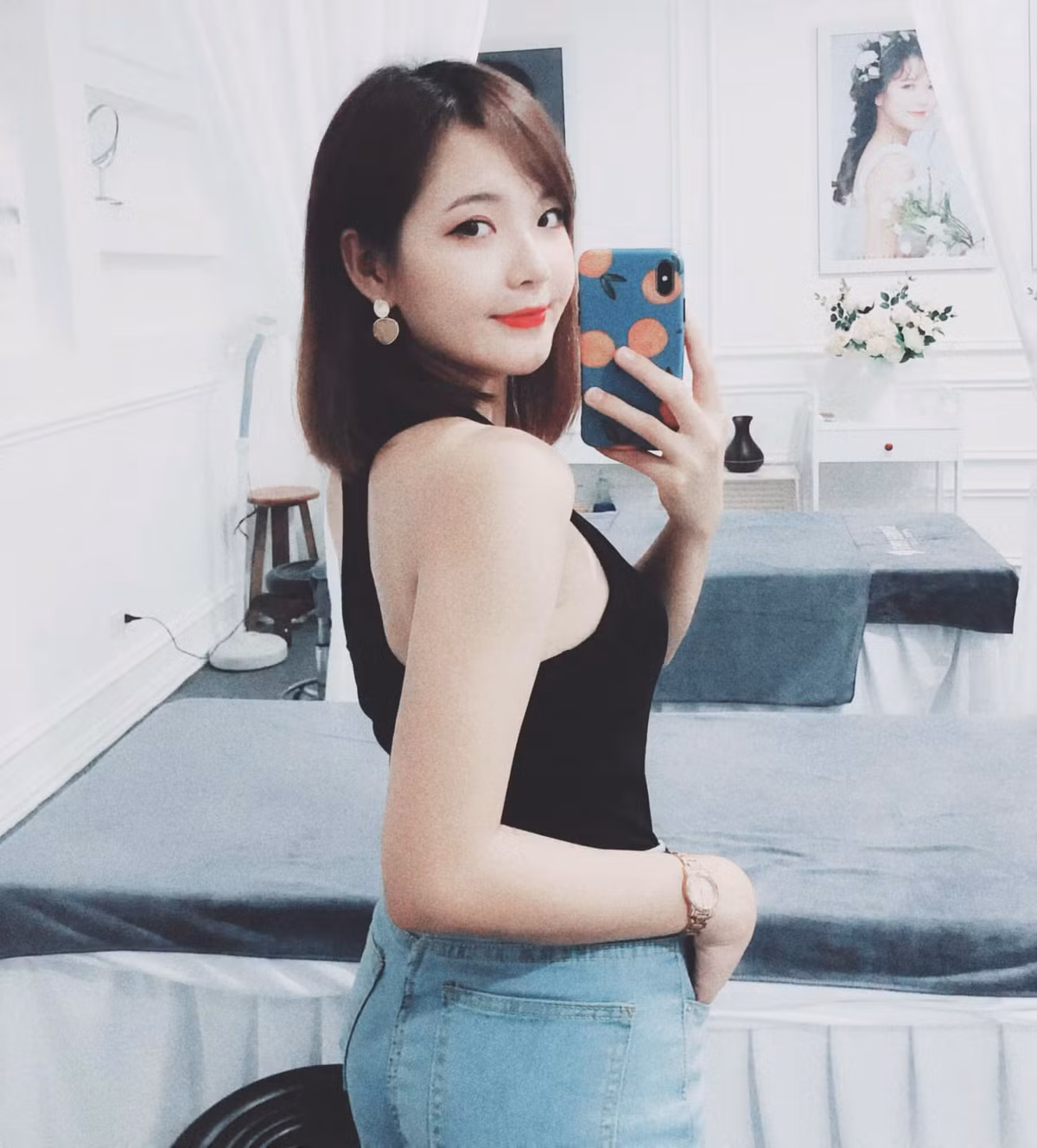 Nếu như trước đây, Thu Hương được dân mạng yêu thích vì nhan sắc nổi bật thì bây giờ, cô được ngưỡng mộ vì có cuộc sống hôn nhân hạnh phúc.