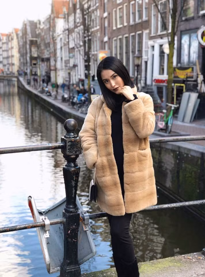 Sau tất cả thị phi sóng gió, Mai Hồ chọn cách sống khép kín hơn, ít chia sẻ đời tư công khai hơn và chăm chỉ làm việc.