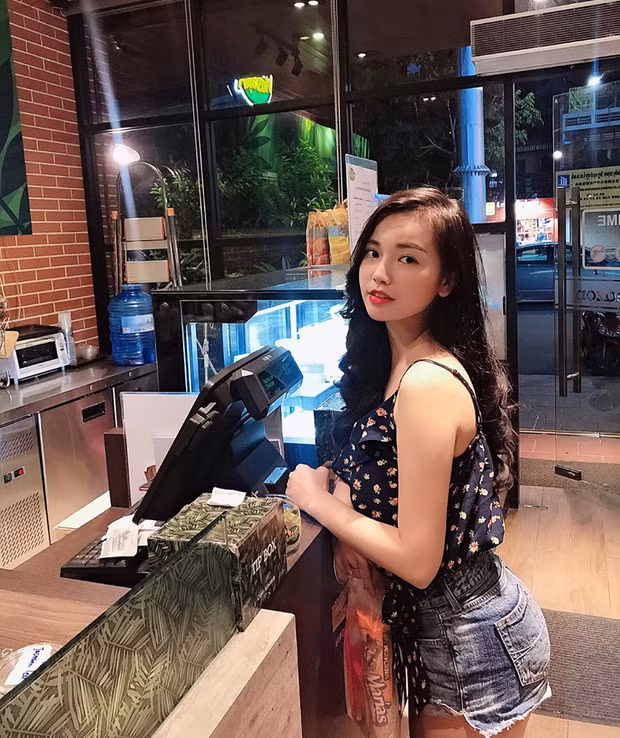 Làn da trắng cùng với thân hình chuẩn chỉnh không chút mỡ thừa càng khiến cô nàng ghi điểm trong mắt các fan.