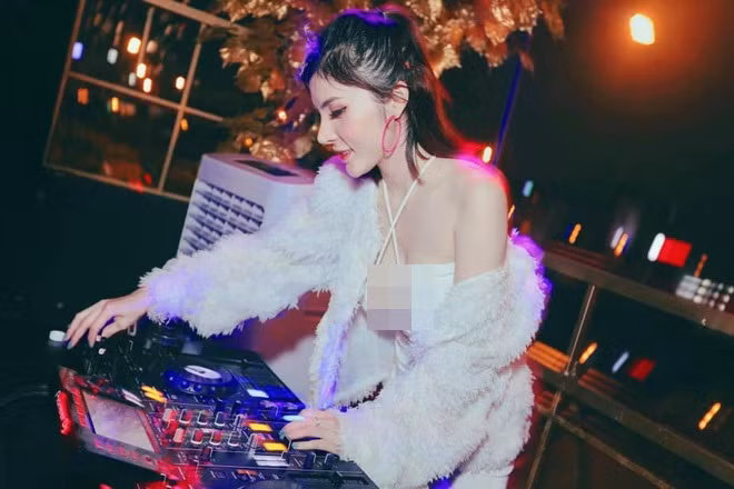 Linh Hana là DJ mới nổi ở Sài thành. Nhờ vẻ ngoài xinh đẹp, thân hình cuốn hút và khả năng chơi nhiều thể loại nhạc nên cô khá đắt show ở các tụ điểm giải trí trên cả nước.