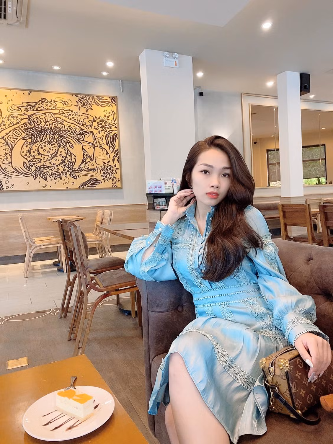 Tu cuu Thu khoa, gai xinh bat ngo 