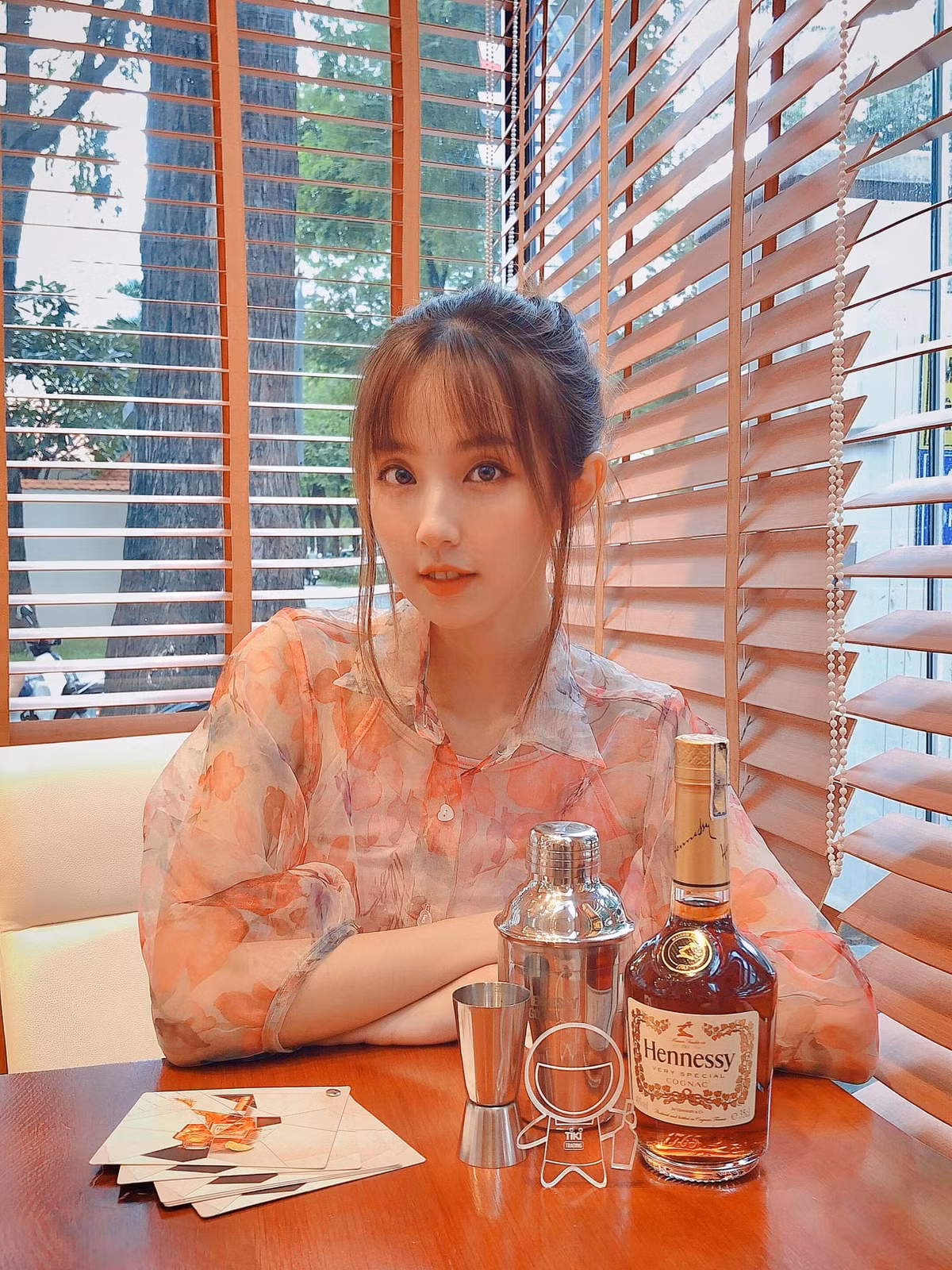Hà cho biết mình đến với nghệ thuật rất tình cờ, và rồi dần trở nên đam mê công việc này.