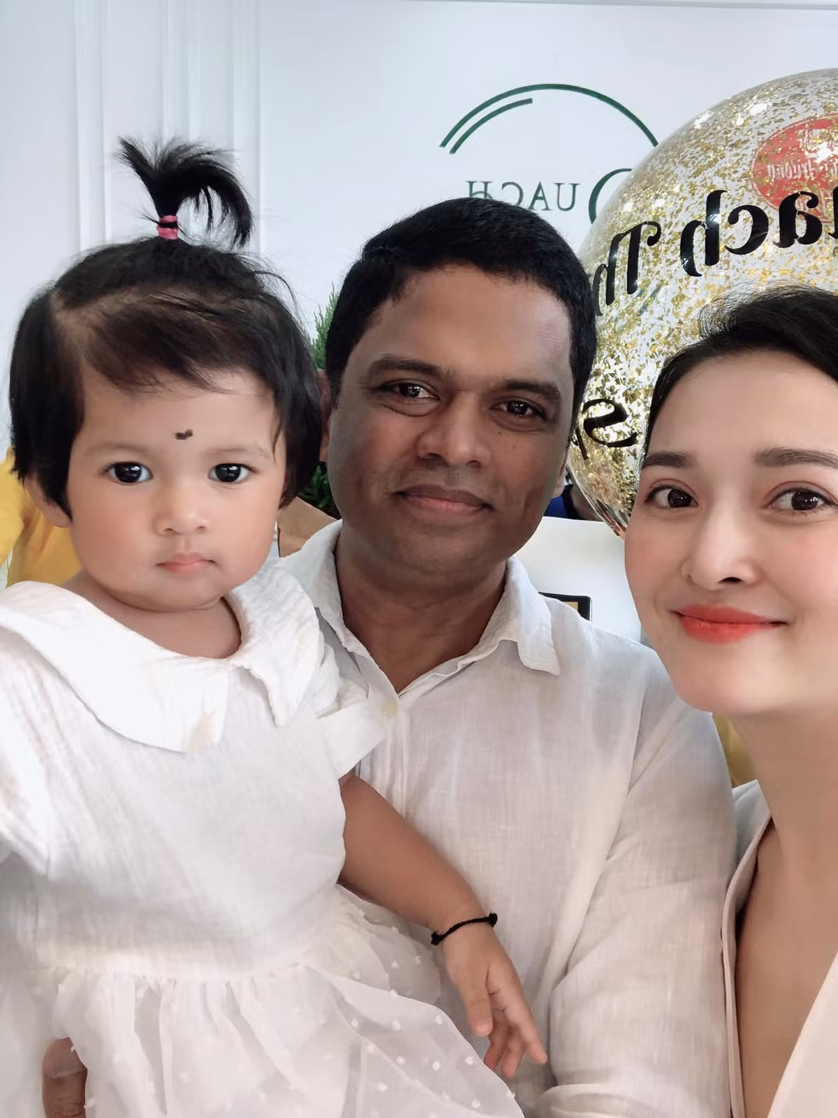 Theo chia sẻ của nữ MC, chồng của cô là anh Ramanathan Valliyappan, đang làm việc cho một tập đoàn đa quốc gia.