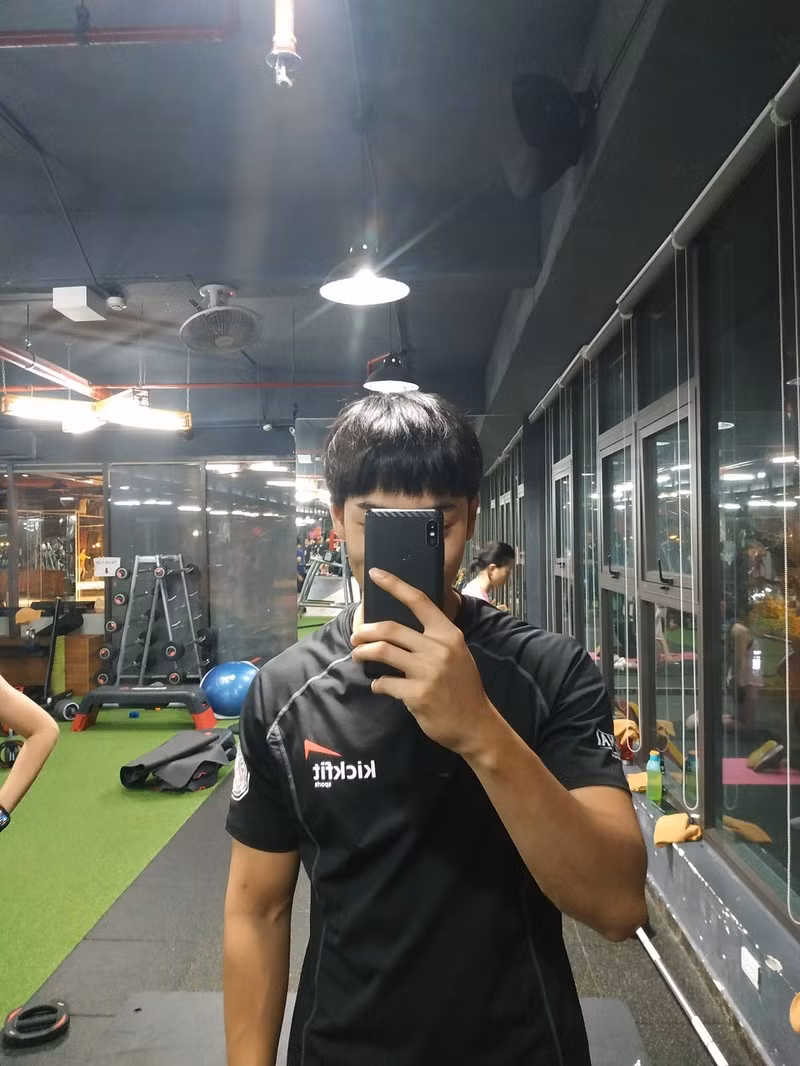 Qua nhiều hình ảnh trên MXH có thể thấy "bạn trai mới" của Huỳnh Anh sở hữu nhan sắc cũng không phải dạng vừa.