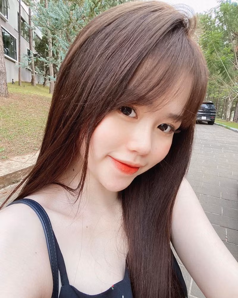 Mới đây, cư dân mạng đang xôn xao trước thông tin bạn gái Quang Hải - Huỳnh Anh đã "cắm sừng" nam cầu thủ.