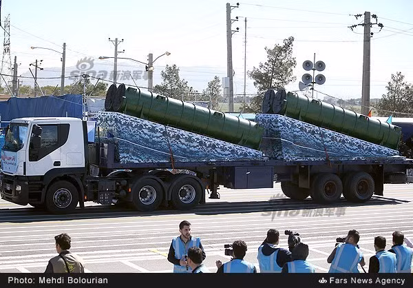 Theo TASS, Nga sẽ chuyển giao ít nhất 2 trung đoàn tên lửa S-300 cho Iran có tổng giá trị lên tới 1 tỷ USD.