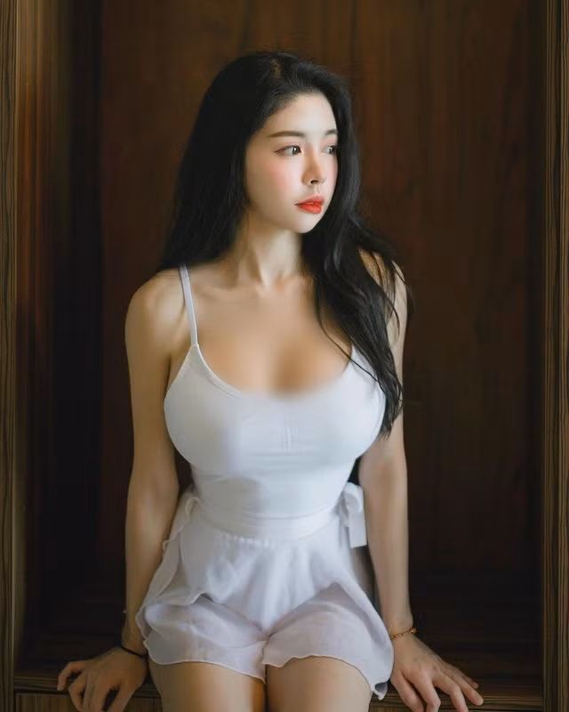 Tuy nhiên, những hình ảnh và video của Krysstal lại không nhận được sự chú ý như những ngày đầu mới nổi.