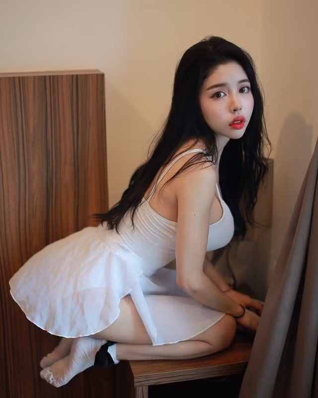 Có lẽ cô nàng hot girl lên xem lại định hướng phát triển hình ảnh của mình.