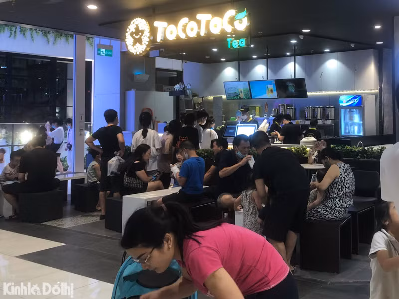 Hình ảnh cửa hàng trà sữa ToCoToCo lúc 21 giờ 32 phút ngày 3/7. 