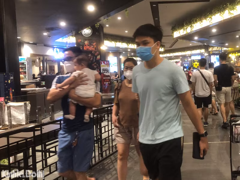 Hình ảnh ghi nhận tại Trung tâm thương mại Aeon Mall Hà Đông vào lúc 20 giờ tối ngày 3/7.