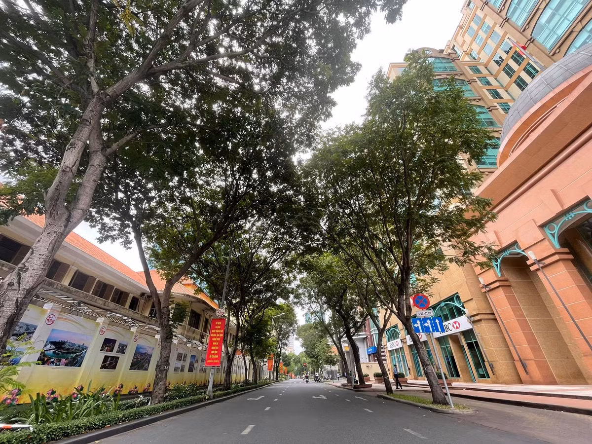 Hình ảnh vắng chưa từng có ở TP.HCM. 