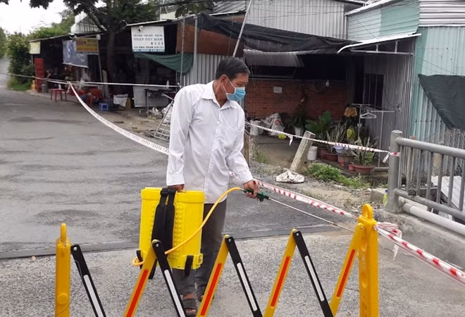  Khởi tố vụ án làm lây lan dịch COVID-19: Ngày 18/6, Công an thị xã Cai Lậy, Tiền Giang đã khởi tố vụ án "Làm lây lan dịch bệnh truyền nhiễm nguy hiểm cho người" xảy ra trên địa bàn xã Mỹ Hạnh Đông – thị xã Cai Lậy. Trước đó bà H.M.Tr. (SN 1983, ngụ quận Gò Vấp, TP HCM) về nhà chồng ở xã Mỹ Hạnh Đông đã không tự giác khai báo y tế, không chấp hành cách ly phòng chống dịch, không hợp tác với cán bộ y tế trong lấy mẫu xét nghiệm làm lây lan dịch bệnh.