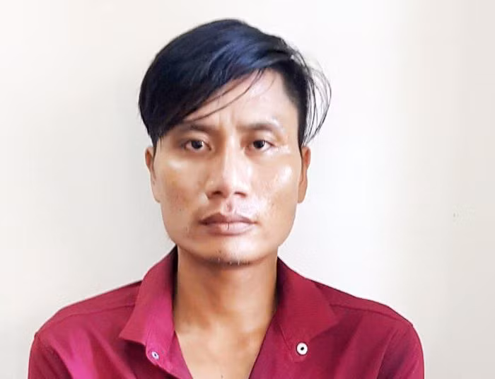 Nam thanh niên phóng hỏa làm cháy 5 căn nhà và 11 tàu cá Nam thanh nien phong hoa lam chay 5 can nha va 11 tau ca